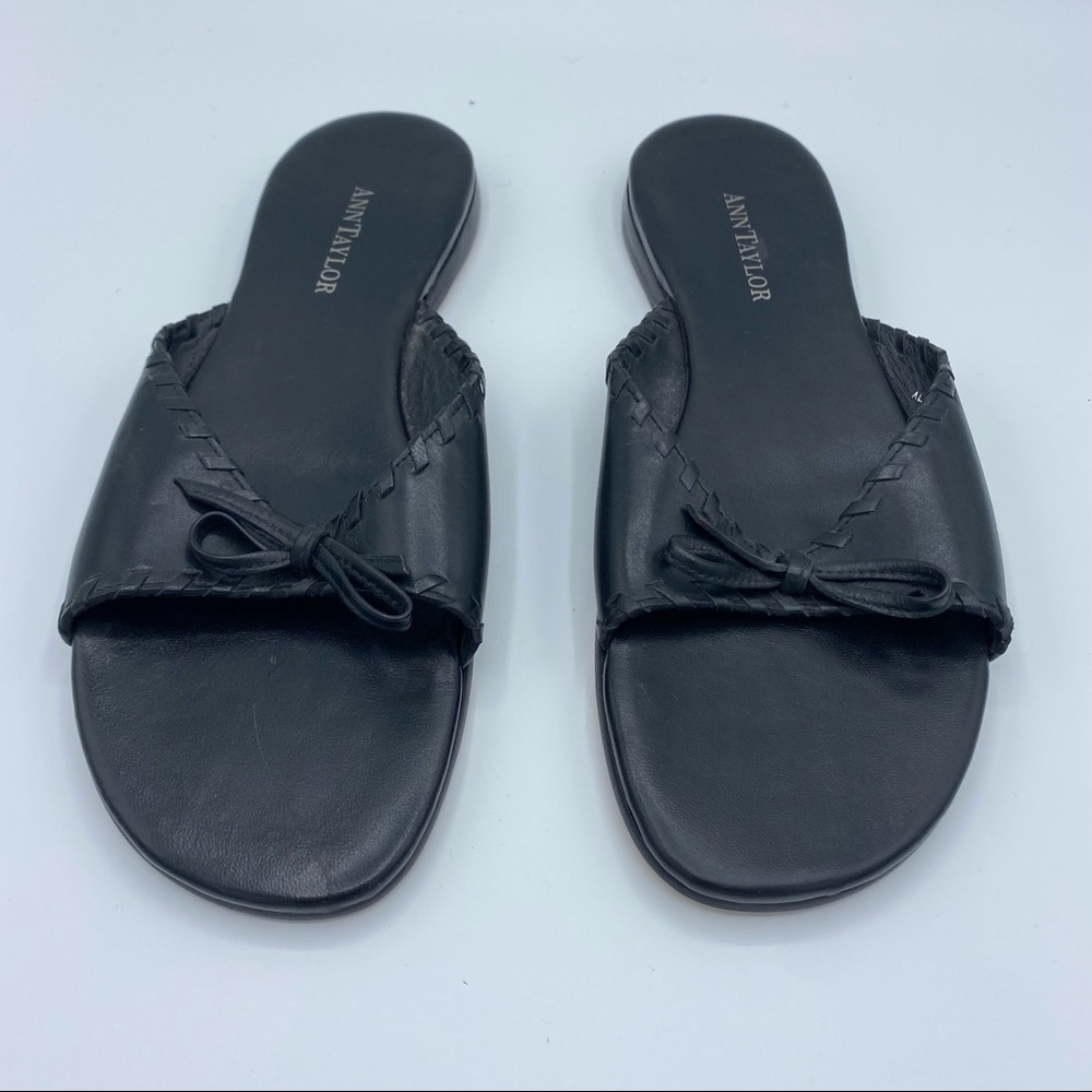 Ann Taylor || Slip-On All Leather Sandals with Exposed Toe; with Bow; Size 8M - Picture 9 of 10